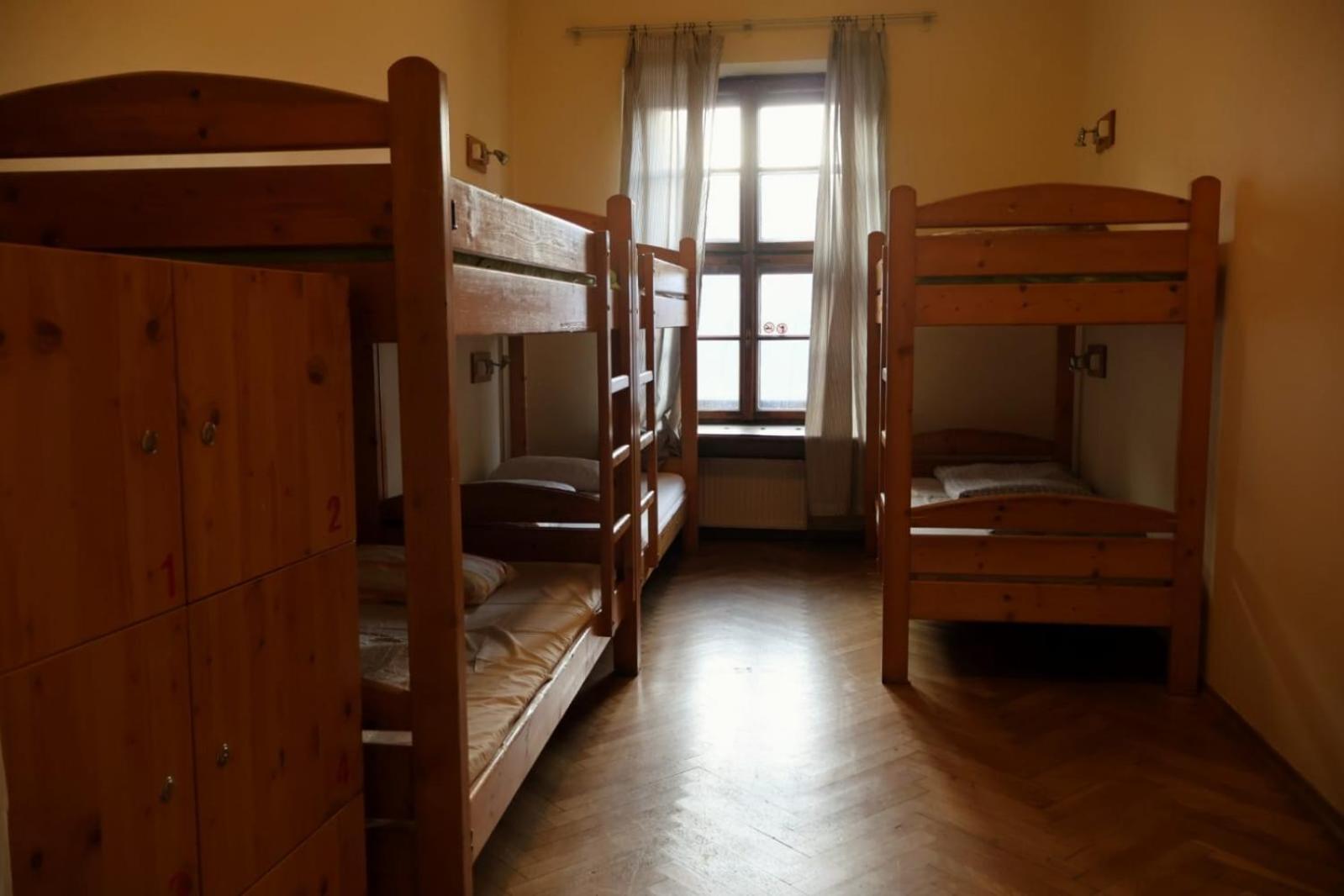50 People Apartment Cracovie Extérieur photo