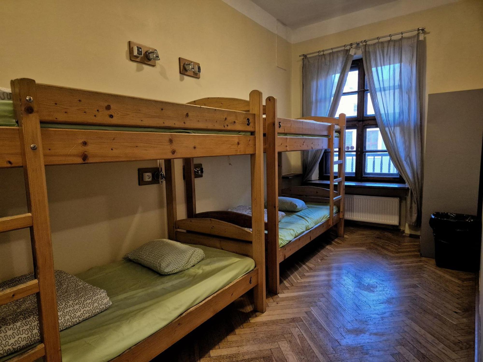 50 People Apartment Cracovie Extérieur photo