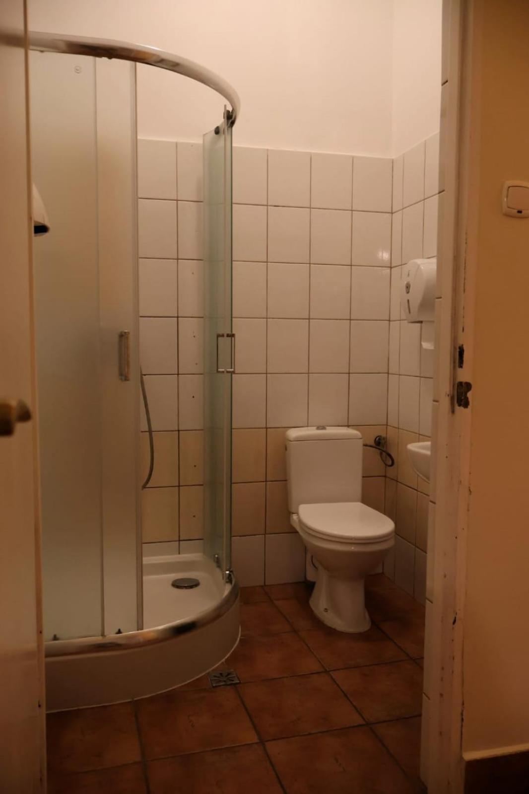 50 People Apartment Cracovie Extérieur photo