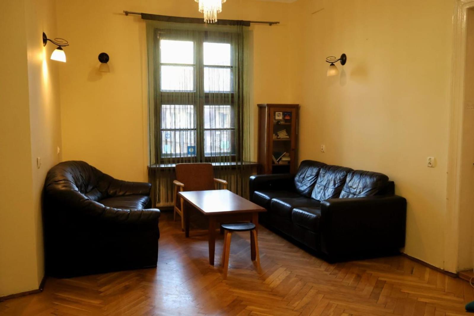 50 People Apartment Cracovie Extérieur photo