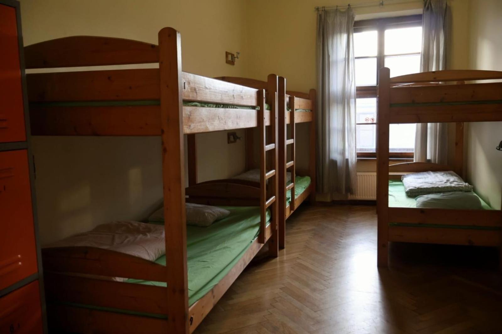 50 People Apartment Cracovie Extérieur photo