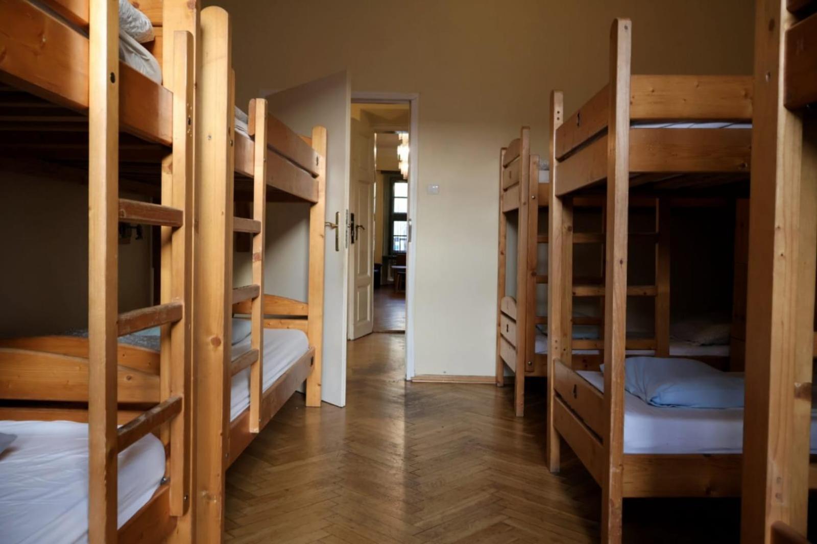 50 People Apartment Cracovie Extérieur photo