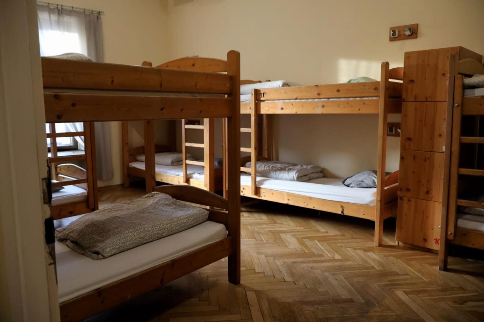 50 People Apartment Cracovie Extérieur photo