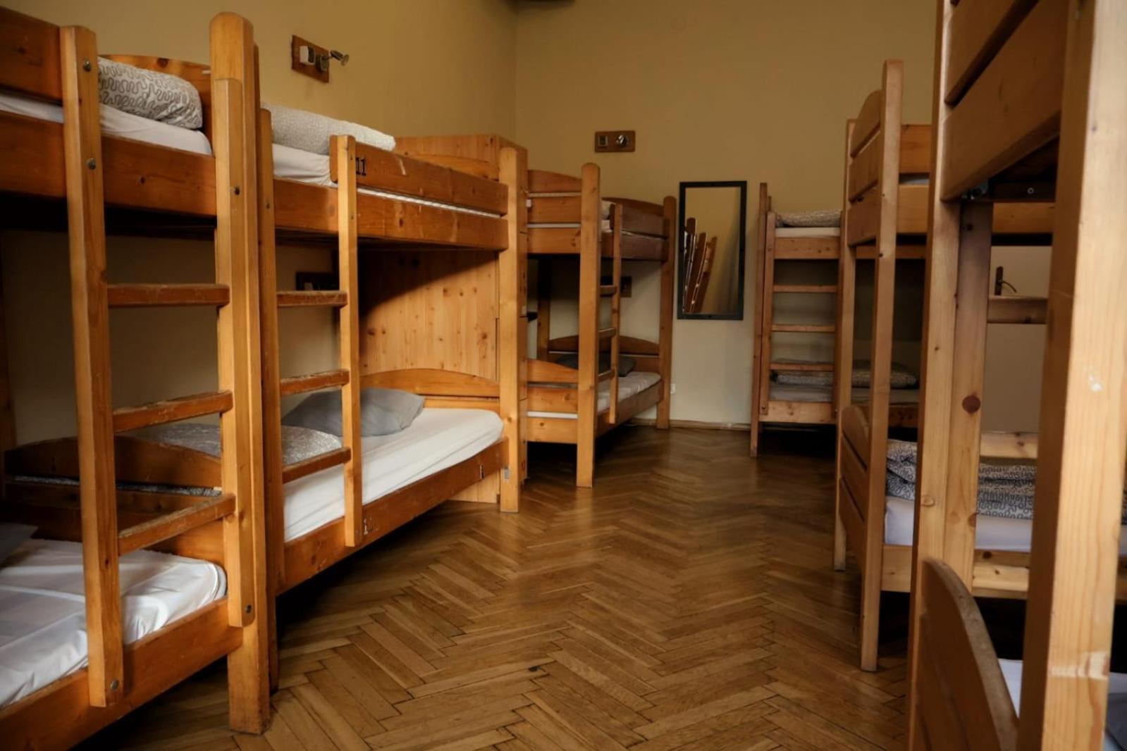 50 People Apartment Cracovie Extérieur photo
