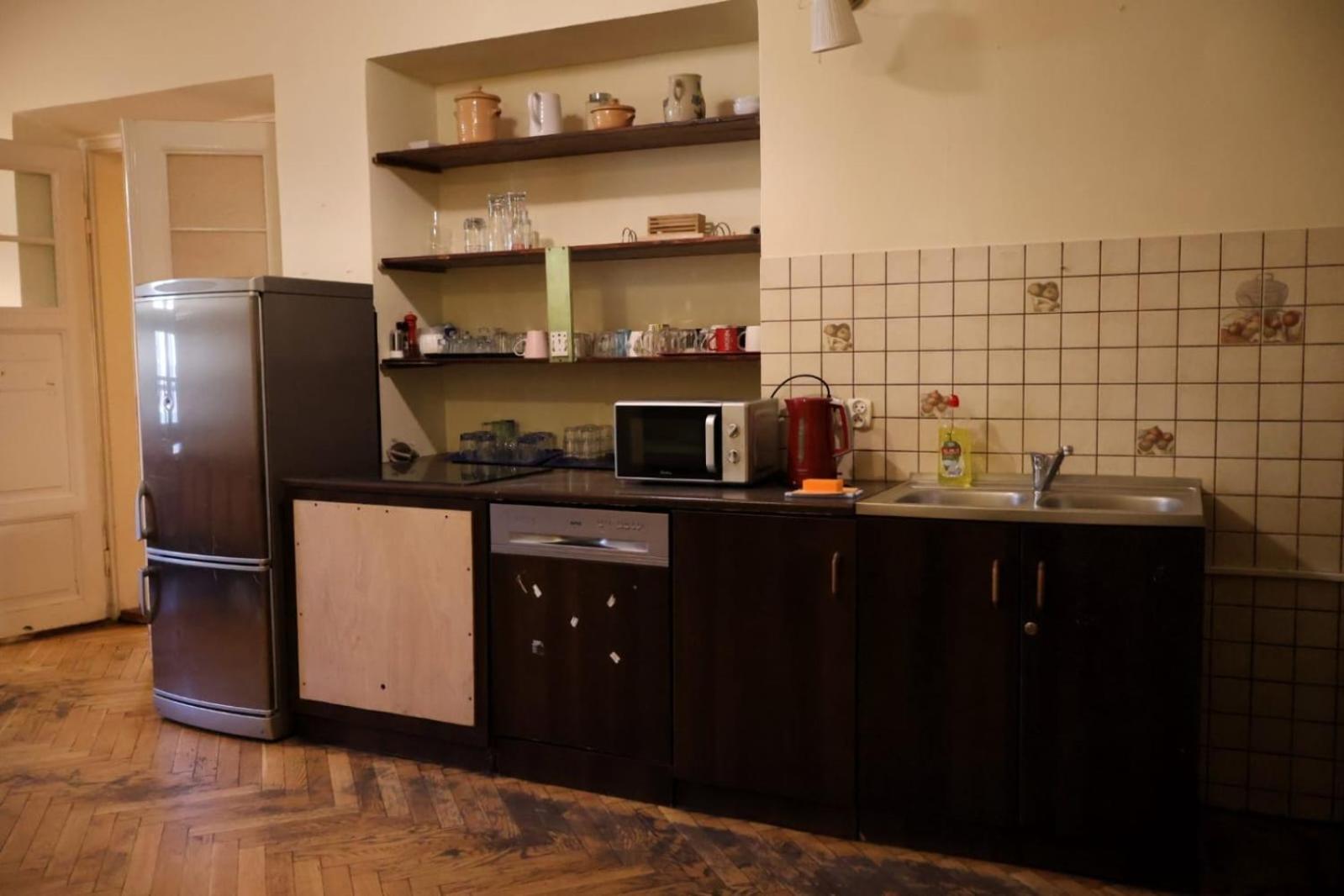 50 People Apartment Cracovie Extérieur photo
